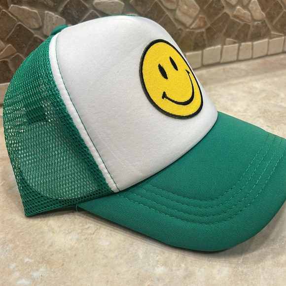 Smiley face trucker hat green white - Picture 3 of 4